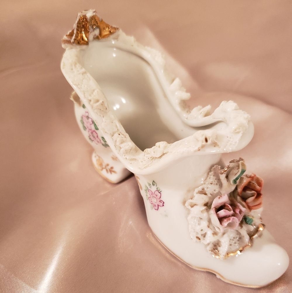 Collectible Vintage Occupied Japan Shoe, Decorated with Flowers gold accents